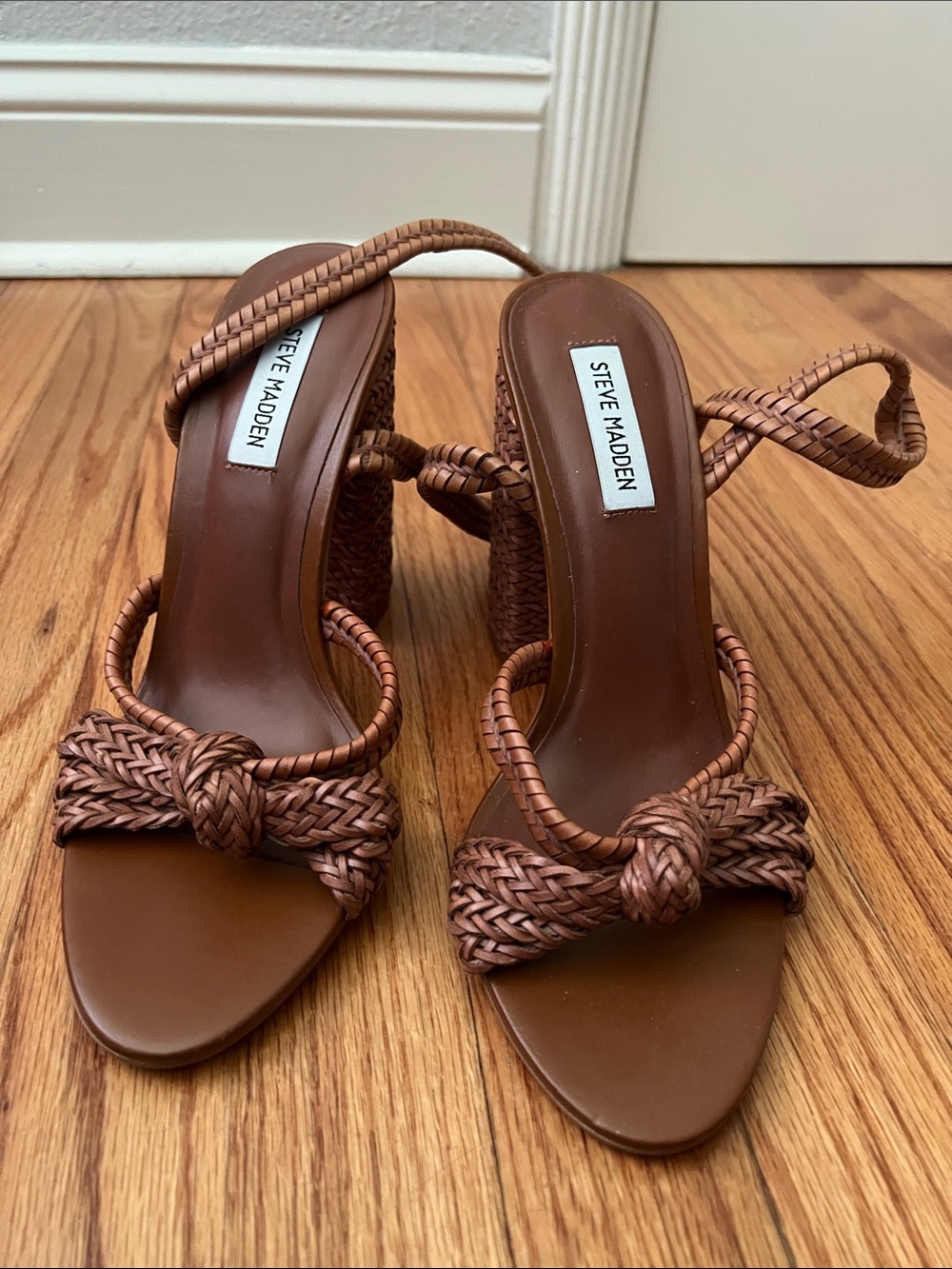 NEW STEVE MADDEN women's malou woven heel sandal in cognac 10M - Picture 8 of 16